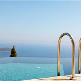 3 bedroom villa with pool & sea views, near Palaiokastrítsa, sleeps 6